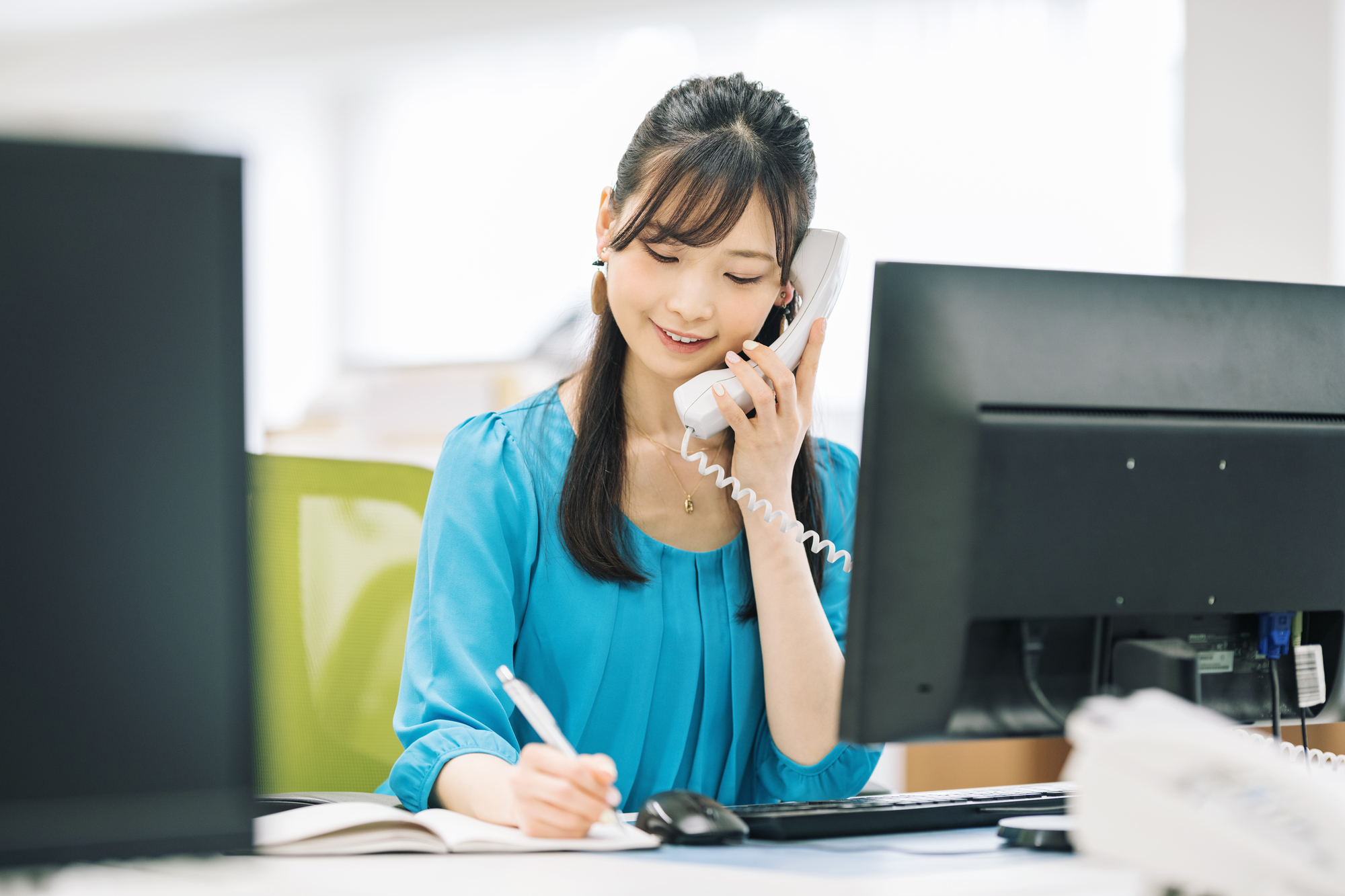 不動産会社の開業に事務員は必要？1人開業と人を雇うタイミングの判断基準