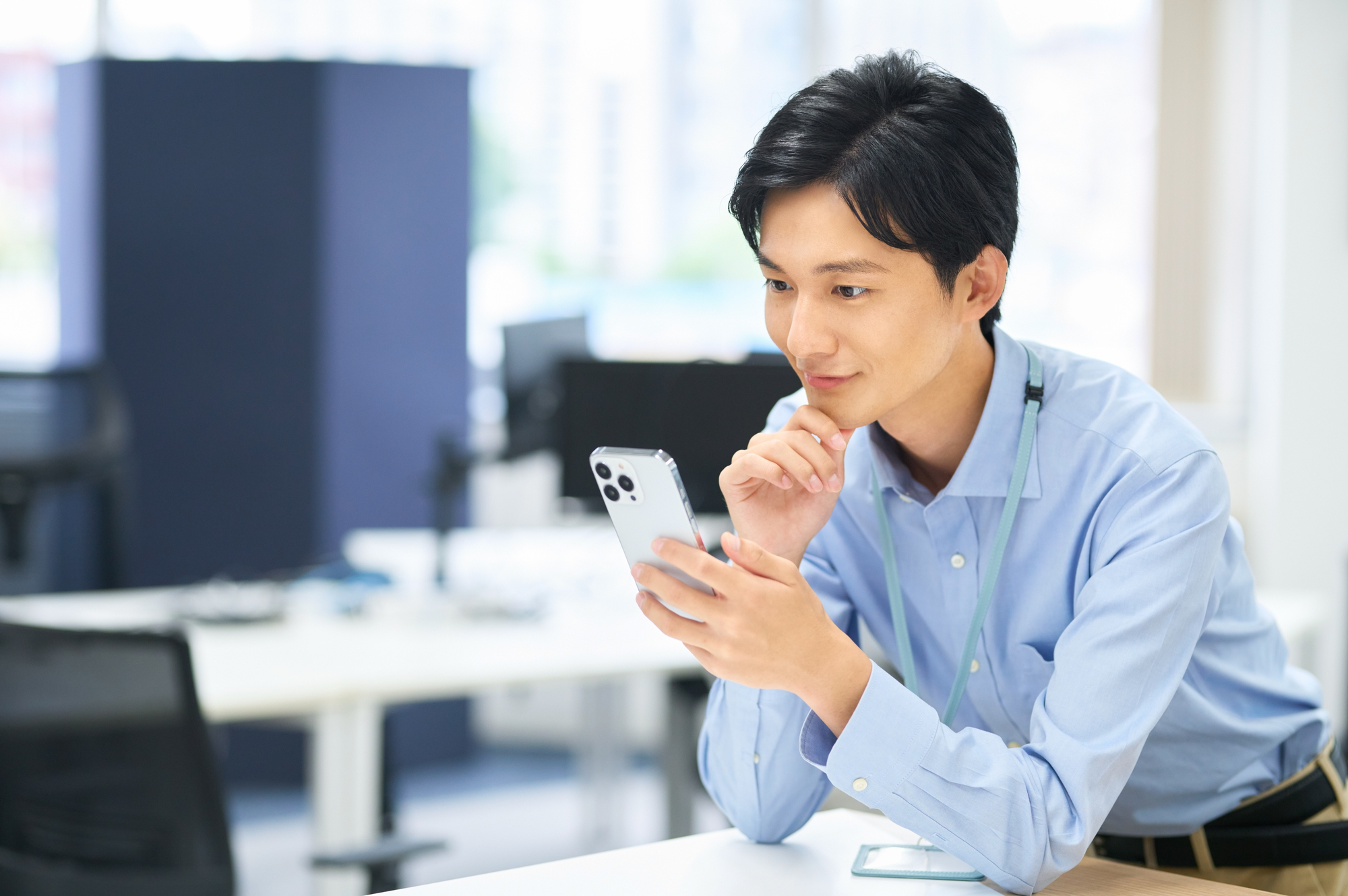 仕事用携帯は分けるべき？不動産業でプライベートと業務を分離する方法